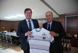 Ministro do Turismo propõe parceria para abrir museus em estádios brasileiros