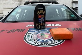 Força Tática do 1° BPM prende homem com drogas na Vila Brejal, em Maceió