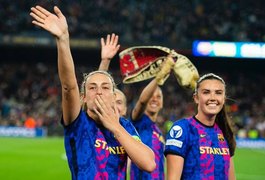 Quase 100 mil pessoas: Maior público da história do futebol feminino é registrado em jogo entre Barcelona e Real Madrid