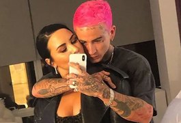 Demi Lovato surpreende e surge com novo namorado na web