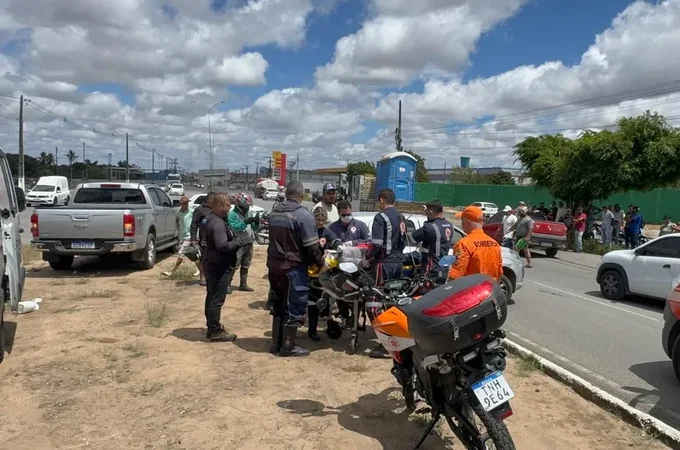 Batida envolve dois carros e deixa feridos na AL-220, no bairro Planalto