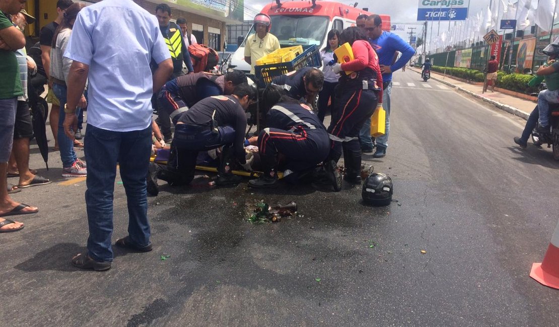 Colisão entre carro e moto deixa entregador de bebidas ferido em Arapiraca