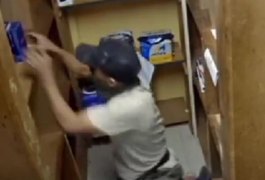 Polícia Civil divulga imagens de suspeito de quebrar parede e furtar eletrônicos em supermercado de Maceió