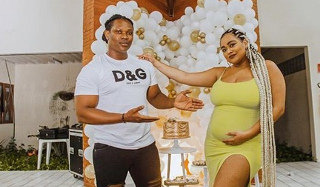 Alagoana, ex-BBB Rízia faz chá de revelação e diz nome do bebê