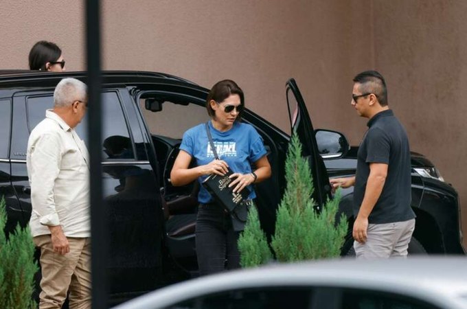 Michelle e filha de Bolsonaro visitam ex-presidente na PF