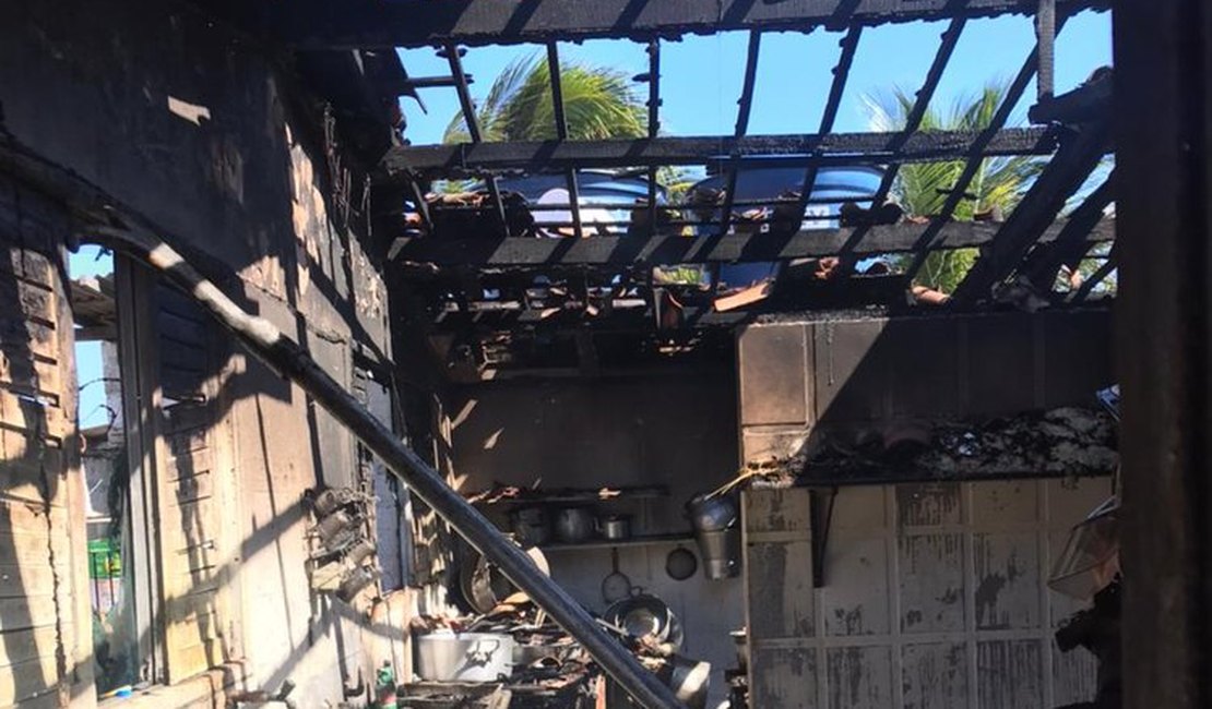 Estabelecimento comercial é atingido por incêndio em Marechal Deodoro