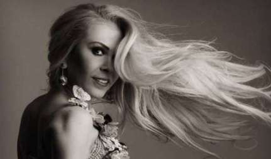 Uau! Após um ano do divórcio, Joelma surge exuberante em fotos para novo disco