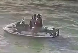 Casal estava se beijando em moto aquática quando foi atropelado por 'barco pirata' em SC