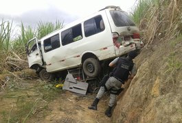 Tentativa de assalto a van deixa uma passageira morta e outros feridos