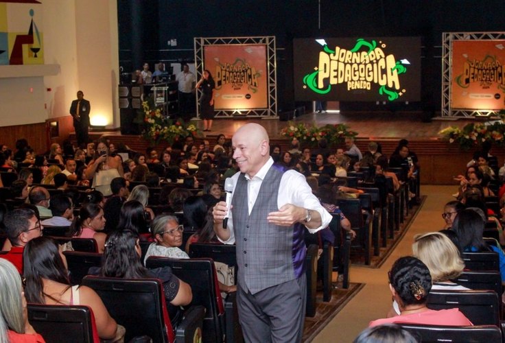 Palestra do filósofo Leandro Karnal encerra Jornada Pedagógica da Semed Penedo