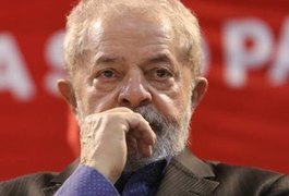 Lula chega a Curitiba para cumprir pena