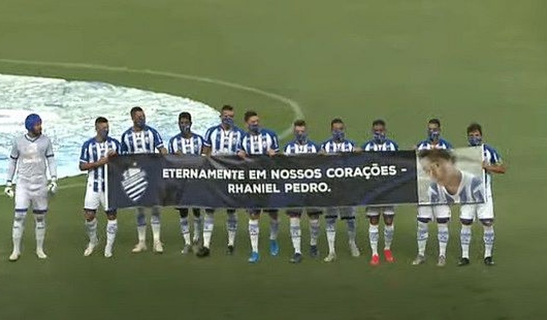 Menino Rhaniel é homenageado no Rei Pelé durante partida do CSA e CRB