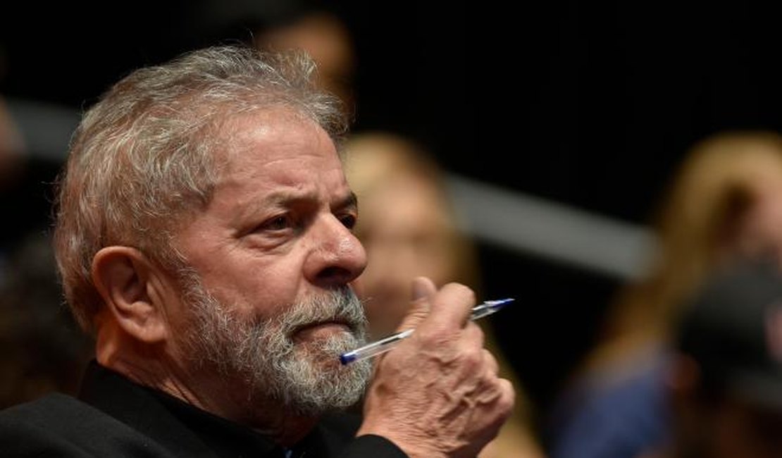 Justiça suspende entrega de título Doutor Honoris Causa ao ex-presidente Lula