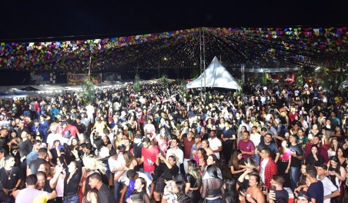 Resgate dos festejos juninos em Penedo encanta o público na abertura do Arroche o Nó 2023