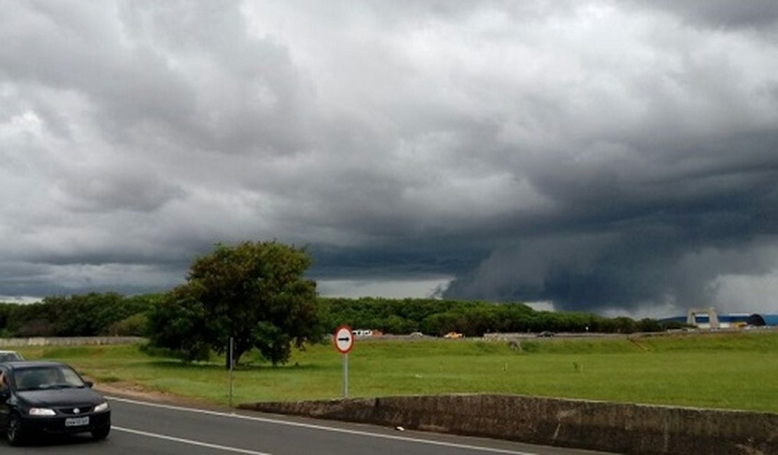 Previsão aponta para fim de semana com chuva e tempo nublado em Alagoas