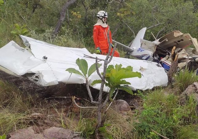 Queda de aeronave deixa piloto, empresário e filho mortos na Bahia