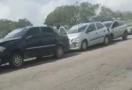 Vídeo. Engavetamento envolvendo seis veículos é registrado na zona rural de Arapiraca