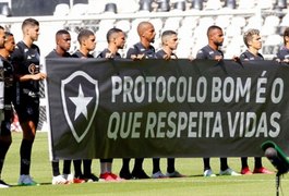Botafogo goleia a Cabofriense e faz protesto contra retorno do Campeonato Carioca