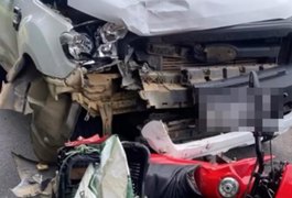 Agricultor morre em colisão envolvendo moto e caminhonete na BR-316, em Cacimbinhas