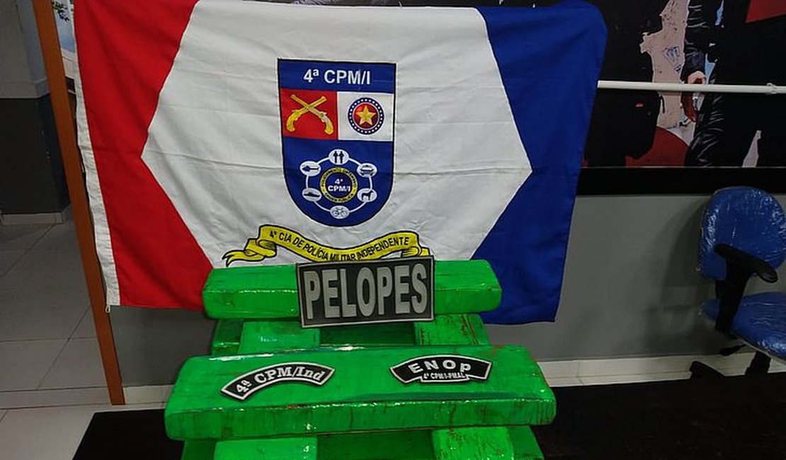 Ação policial apreende mais de 20 kg de droga com passageira de ônibus no interior de Alagoas