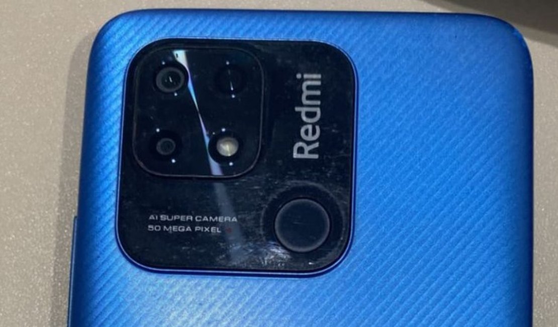 Após rastreamento, polícia apreende celular roubado em casamento, em Alagoas