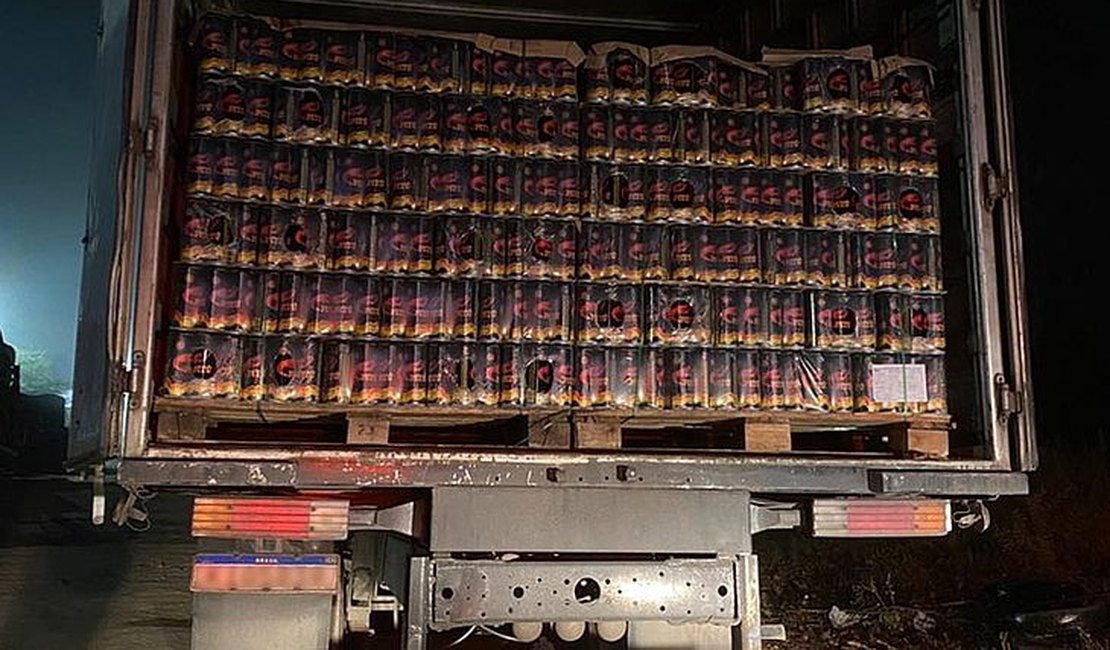 Operação apreende carga irregular de cachaça, vodka e uísque avaliada em quase R$ 300 mil no Sertão de Alagoas