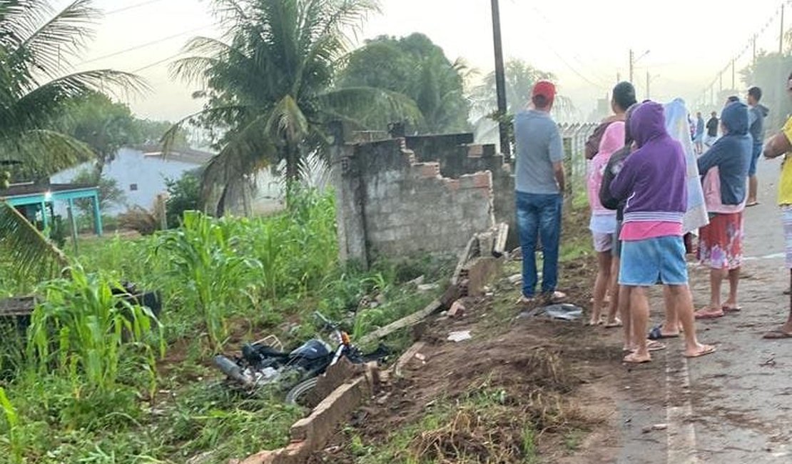 Vídeo. Motociclista morre após colisão e condutor de carro foge, em Arapiraca