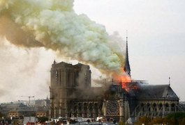 Incêndio consome a Catedral de Notre Dame, em Paris