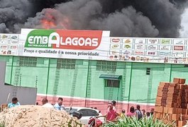 VÍDEO. Incêndio de grandes proporções atinge distribuidora no bairro Boa Vista