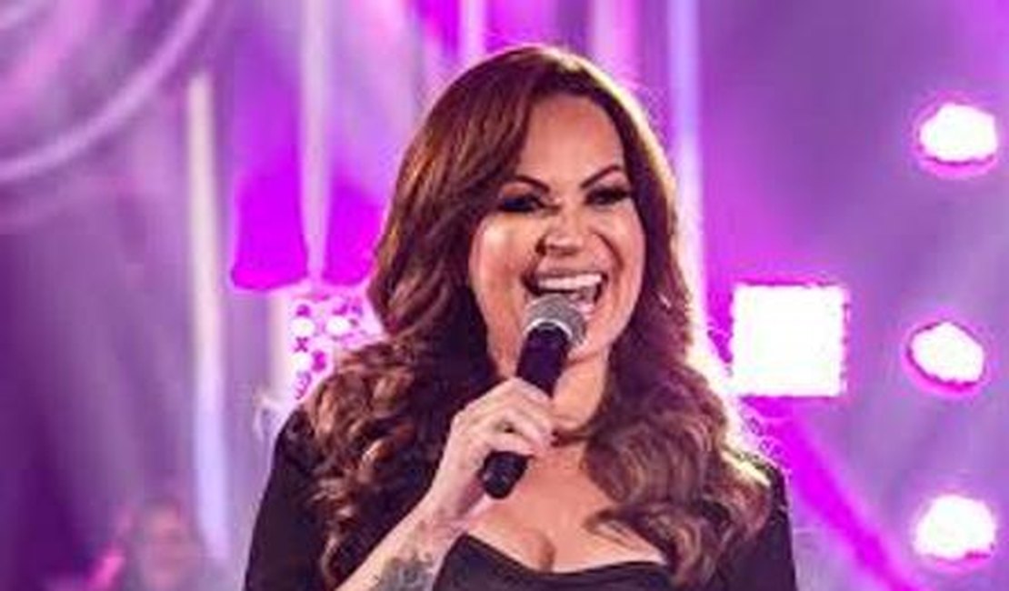 Vídeo. Cantora Solange Almeida destrata fã, em show em Alagoas