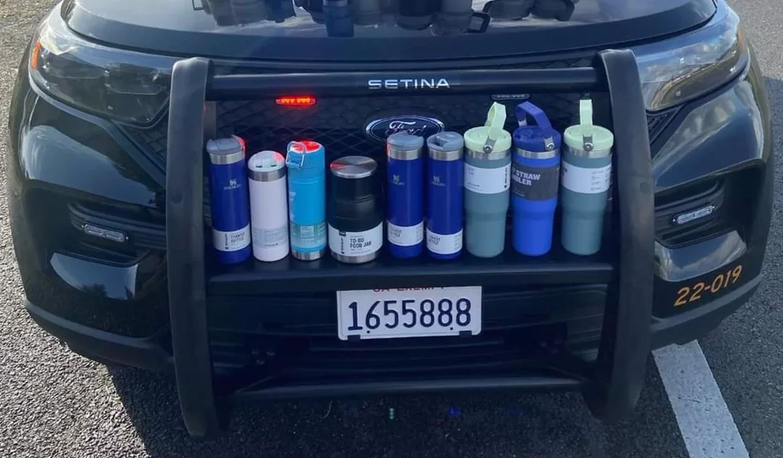 Mulher é presa após furtar 65 copos Stanley