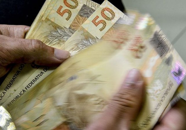 Governo de Alagoas revela quando salário de maio cairá na conta dos servidores públicos