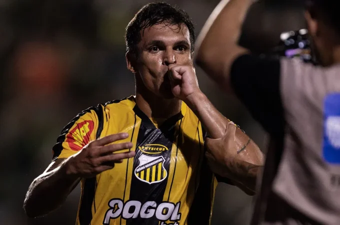 Com hat-trick de Robson, Palmeiras é goleado por 4 a 0 pelo Novorizontino no Paulista