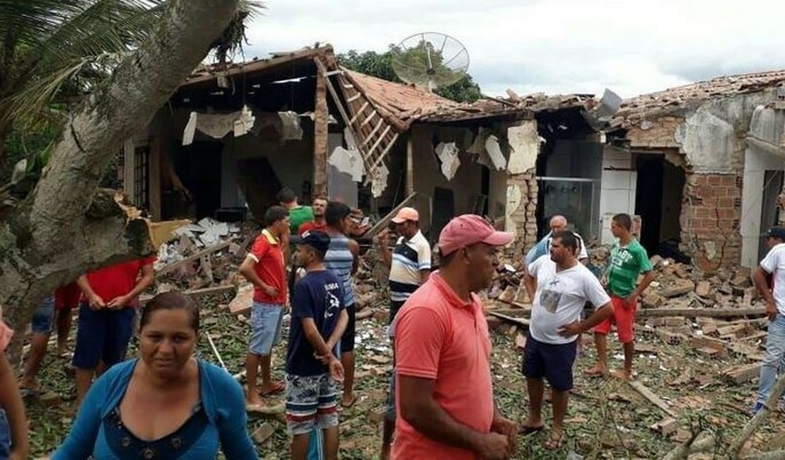 Alagoanos morrem em explosão de fábrica clandestina de fogos em Pernambuco