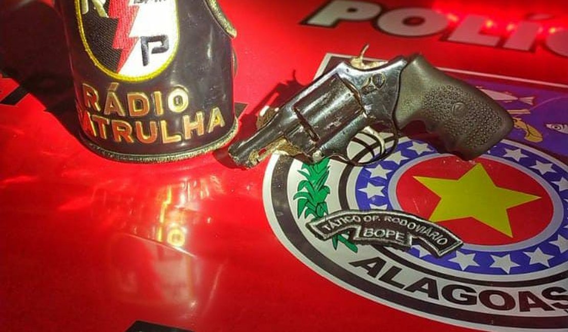 Homem armado que estava amedrontando moradores do Cangandu, em Arapiraca, é preso