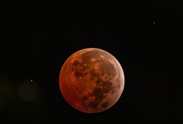Lua de sangue: eclipse lunar total ocorre neste domingo