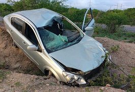 Homem e cavalo são atropelados e morrem na BR-110, em Delmiro Gouveia