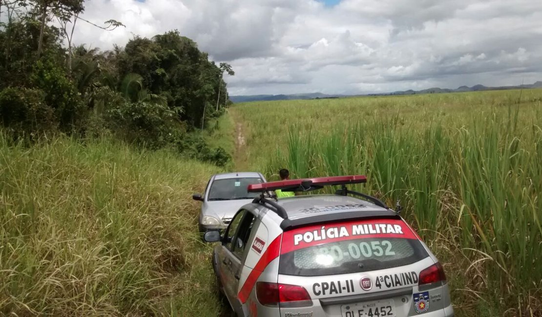 PM recupera veículo roubado em canavial no interior de Alagoas