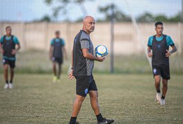 Após goleada vexatória, CSA confirma demissão do técnico Cristian de Souza