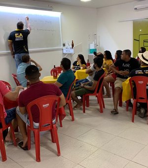 Em forma de protesto, curso preparatório de Arapiraca monta bar em sala de aula