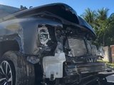 Carro colide contra duas motos e derruba poste de energia elétrica em Paripueira