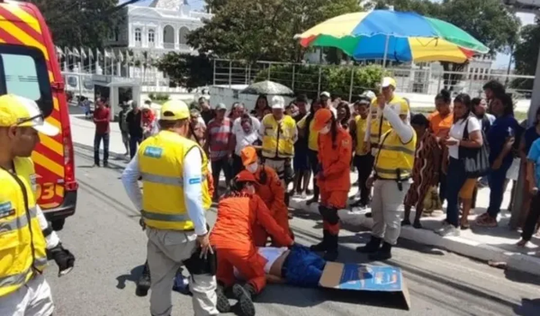 Idoso fica ferido após ser atropelado ao atravessar rua, em Maceió