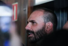 Polícia Federal determina que Eduardo Bolsonaro volte ao cargo de escrivão