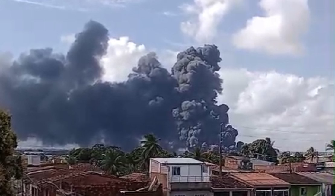 Incêndio atinge estabelecimento comercial no Distrito Industrial de Maceió
