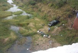 Carro cai de ponte e deixa seis mortos no Agreste de PE