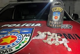 PM prende homem por tráfico de drogas na Feira do Rato, em Maceió