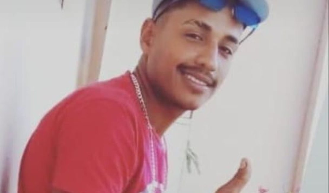 Mecânico é assassinado a tiros na frente de amigos em Arapiraca
