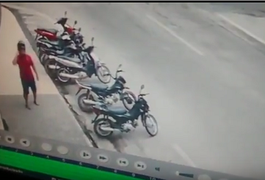 Vídeo flagra homem furtando motocicleta na Rua 30 de Outubro, em Arapiraca