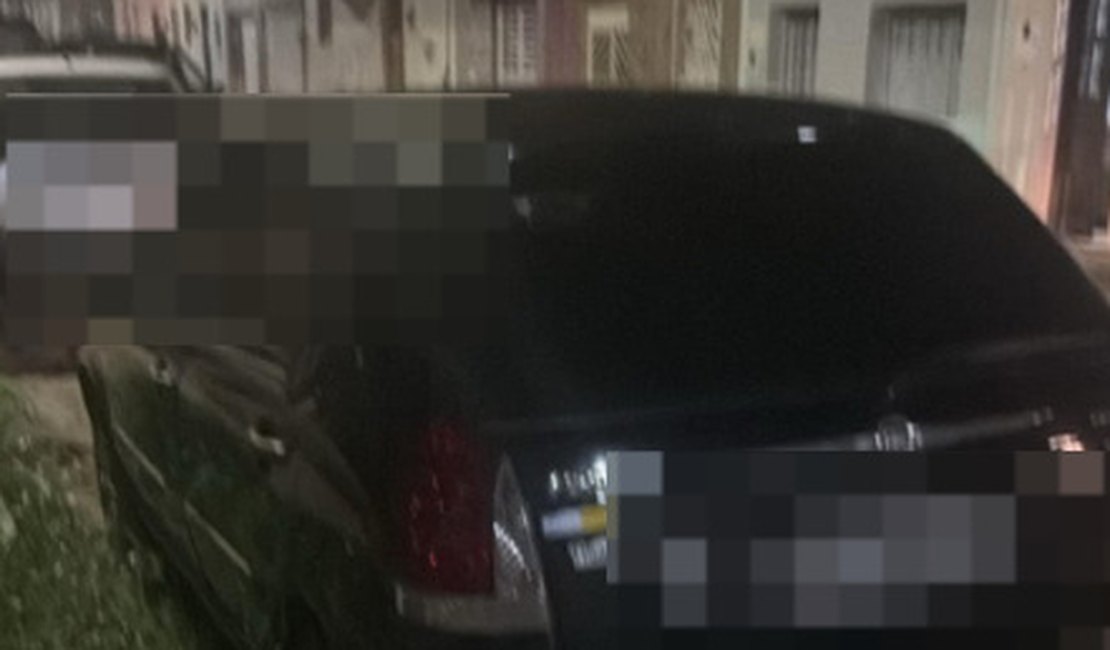 Policiais militares localizam carro que havia sido roubado em Arapiraca