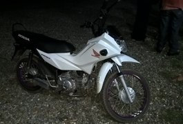 PM recupera motocicleta abandonada no povoado Bom Jardim em Arapiraca